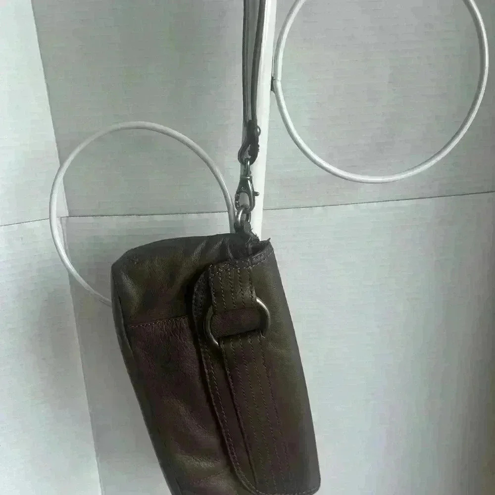 Kenneth Cole Reaction Brown Leather Wristlet Handbag - Picture 3 of 9